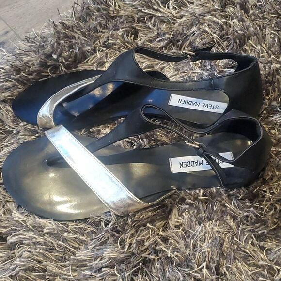 Steve Madden Strappy Flat Sandals 10 - Picture 2 of 5